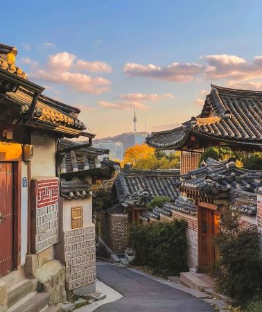 8天7晚 • 韓國首爾＋釜山＋濟州島「韓國三城多元風情全體驗」首進濟出：甘川洞文化村＋釜山膠囊旅館＋景福宮＋南山公園＋牛島＋城山日出峰