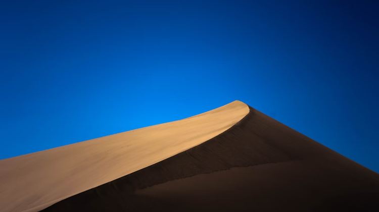 3-Day Dunhuang and Silk Road Wonders Private Tour· Mingsha Mountain And Crescent Spring, Mogao Caves and Yumen Pass