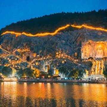 河南郑州+云台山风景名胜区+开封+洛阳老君山景区+龙门石窟+少林寺6日5晚跟团游