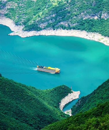 6D5N • Chongqing + Yangtze River Three Gorges + Wuhan — Experience the dreamlike Three Gorges and cruise through a thousand years of beauty on a premium Century cruise from Chongqing to Yichang