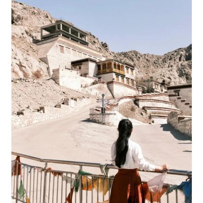 中国宁夏银川+西夏陵+镇北堡西部影城+贺兰山岩画+乌海拉僧庙+乌海湖休闲度假旅游区2日1晚私家团