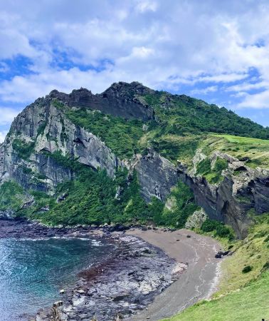 7天6晚 • 韓國首爾+濟州島：探訪神祕DMZ非武裝地帶，解鎖韓國專屬體驗，連享2天自由逛吃；濟州登頂世界自然遺產城山日出峰，乘坐童話森林小火車，玩轉人氣離島牛島~