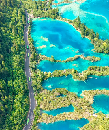 3D2N•Full-Day In-Depth Jiuzhaigou & Huanglong Tour, Complimentary Chengdu East VIP Lounge & Skip-the-Line Access, Upgrade to InterContinental Jiuzhai Paradise for Exclusive VIP Perks