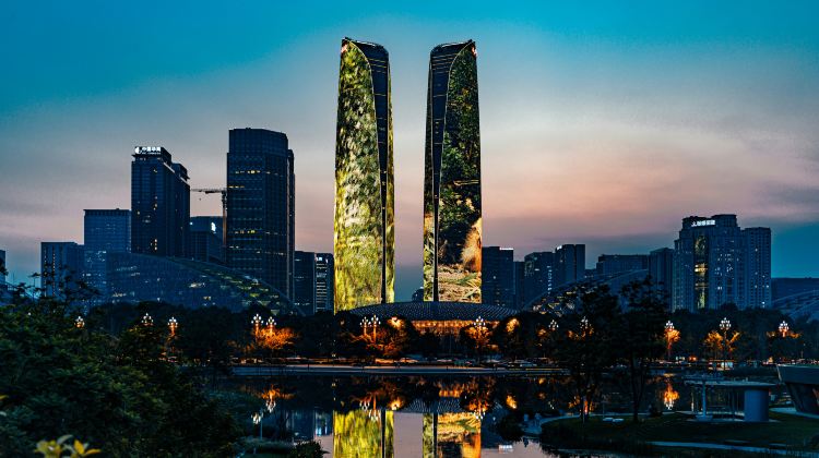 5D4N · Private Tours · Chengdu + Chongqing by High-Speed Rail - Immersive Local Life - Panda, Sanxingdui, Dujiangyan, Yangtze River Cableway, Hongyadong Night View, Liziba Light Rail & Kuanzhai Alley