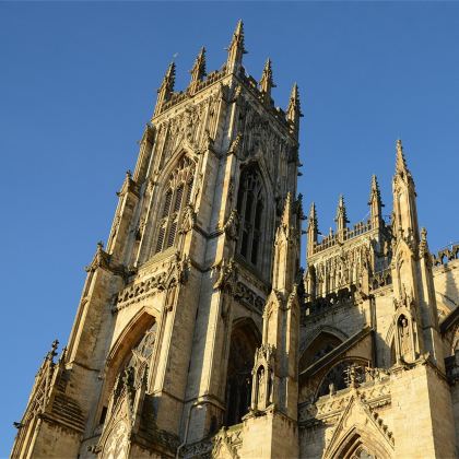 英国伦敦+苏格兰+剑桥+约克+斯温登+拜伯里+巴斯8日7晚跟团游