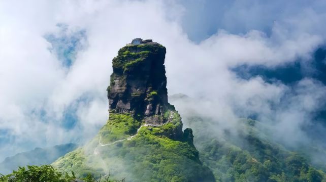 贵州贵阳+黄果树景区+西江千户苗寨+荔波6日5晚跟团游·五一畅游 梵净山+镇远+VIP13人团+1+1头等舱+1晚凯宾斯基+西江精品民宿+专车接送机/站