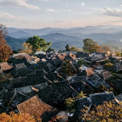 昆明+抚仙湖+建水+普者黑景区+弥勒+东川红土地+西双版纳+普洱+澜沧景迈山+翁基布朗族老寨11日10晚拼小团