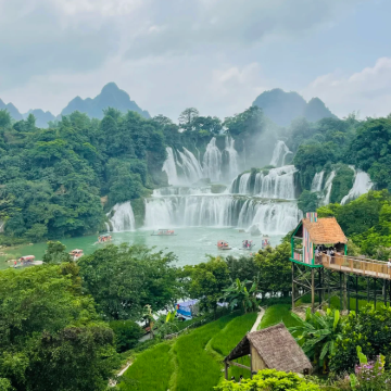 广西崇左+德天瀑布+明仕田园+古龙山大峡谷+鹅泉+峒那屿湾景区3日2晚私家团