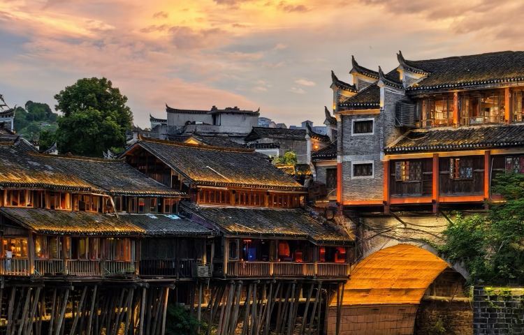 4-day 3-night · Private tours · Zhangjiajie National Forest Park + Tianmen Mountain National Forest Park + Fenghuang Ancient Town · 4-Day Tour of Zhangjiajie National Forest Park and Fenghuang Ancient Town: Includes entrance fees and Bailong Elevator, along with a 3-night hotel stay. Enjoy a fully personalized experience with a private tour.