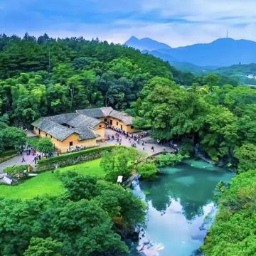 长沙+韶山+张家界+天门山+凤凰古城6日5晚跟团游