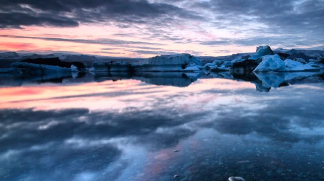 9-Day Iceland Explorer Tour·Waterfalls, Glaciers and Volcanic Wonders