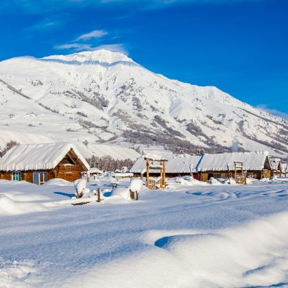 滑雪·新疆乌鲁木齐+禾木风景区+喀纳斯景区+将军山国际滑雪度假区7日6晚跟团游