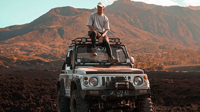 印度尼西亞布羅莫火山+伊真火山+羅威納海灘4日3晚跟團遊·泗水出發+孤獨星球推薦+布羅莫火山+外太空之旅月球表面地形 +  宜珍火山 + 羅威納邂逅海豚日出