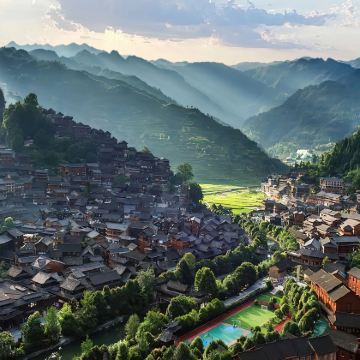 贵州贵阳+黄果树景区+荔波小七孔景区+西江千户苗寨6日5晚跟团游