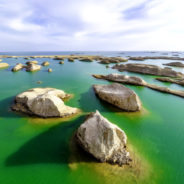 格尔木+茫崖艾肯泉+水上雅丹+察尔汗盐湖+大柴旦翡翠湖旅游景区+昆仑山口+可可西里国家级自然保护区6日5晚私家团