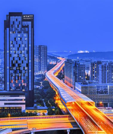 7日6晚 • 長江三峽7天團 · <2026年9月全新下水>世紀夢想號(3樓江景露台房) 長江三峽、重慶、宜昌、荊州、武漢7天純玩團 長江三峽(上水)、三峽大壩、三峽之巔、升船機、神女溪、小官山、雨仙谷、楚...