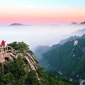 安徽金寨+天堂寨+燕子河大峡谷+西茶谷农庄+梅山水库风景区4日3晚拼小团