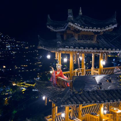 贵州贵阳+黄果树景区+荔波+西江千户苗寨+镇远县+梵净山6日5晚跟团游