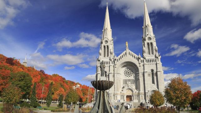 6-Day Canada Quebec City, Montreal & Niagara Falls Tour·Whale Watching, Fort Henry & Indigenous Cultural Experience | Airport Pickup and Fairmont 5-Star Stay