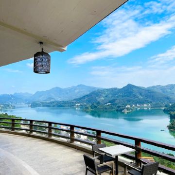 广西南宁+德天跨国瀑布景区+明仕田园+巴马6日5晚私家团