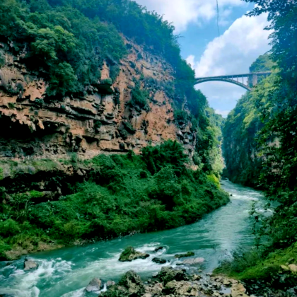 贵阳+乌蒙大草原+万峰林景区+马岭河峡谷景区+黄果树景区7日6晚私家团