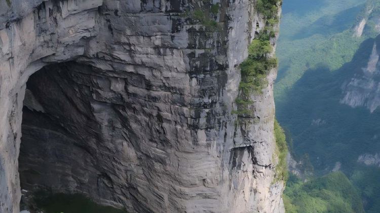 4-Day Zhangjiajie National Forest Park + Tianmen Mountain National Forest Park + Fenghuang Ancient Town