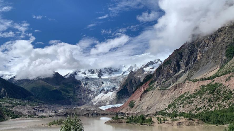 9D8N · Group Tours · Chian + Tibet + Lhasa + Potala Palace + Nyingchi + Basum Tso + Laigu Glacier + Lulang Forest + Bomi + Yamdrok Lake 