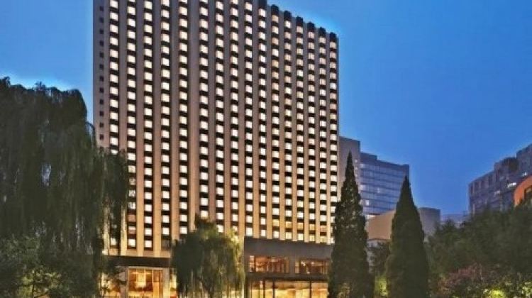 5日4晚 · 旅行团 · 北京奢华酒店、四大世界遗产5天豪华团 【全程入住《独家》Shangri-La香格里拉饭店】四大世界遗产~故宫、居庸关长城、颐和园、天坛公园、三轮车胡同游、四合院DIY包饺子、入内参观冰丝带·尊贵安排+全程保证入住+独家+Shangri+La香格里拉饭店+四大世界文化遗产+故宫+居庸关长城+颐和园+天坛公园+三轮车胡同游+传统四合院DIY包正宗北京饺子+天安门广场+外观鸟巢+冰立方