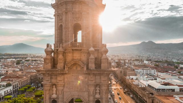 <8天>【16人小團 · 墨西哥坎昆雙城深度遊】舒適型酒店+墨城進坎昆出+含內陸段機票·贈4頓墨西哥特色午餐+瓜達盧佩聖母院+日月金字塔+奇琴伊察+粉紅湖+觀賞火烈鳥+天坑+一天自由行(可選圖倫/女人島)