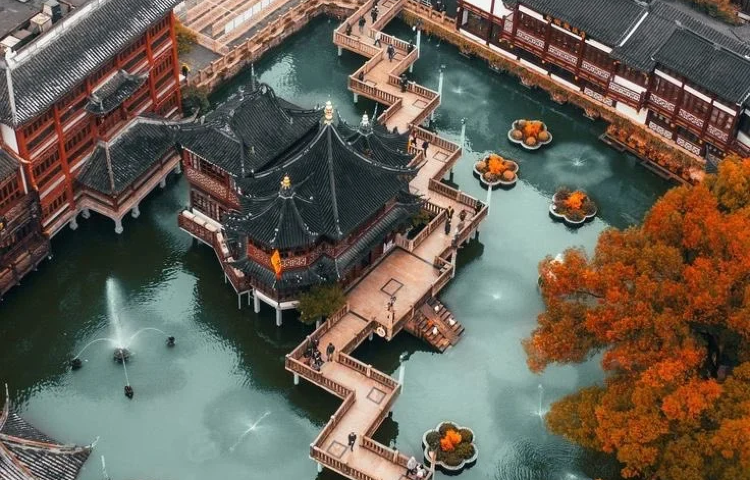 2-day 1-night · Private tours · China+Shanghai · Admire the colonial architecture along the Bund, explore the Ming Dynasty pavilions of Yu Garden, and cross the zigzag Nine-Turn Bridge for good luck.