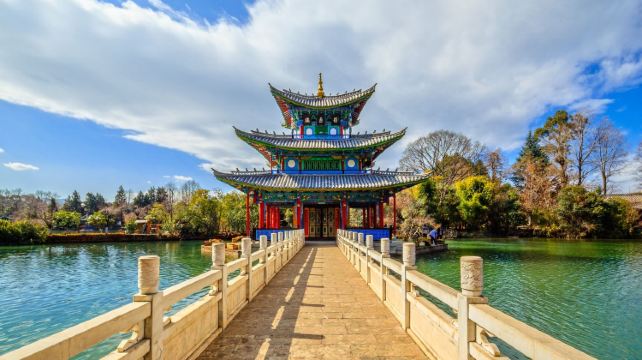 2-Day Best of Yunnan Private Tour· Dali, Lijiang, Erhai Lake, Yulong Snow Mountain, Xizhou Ancient Town