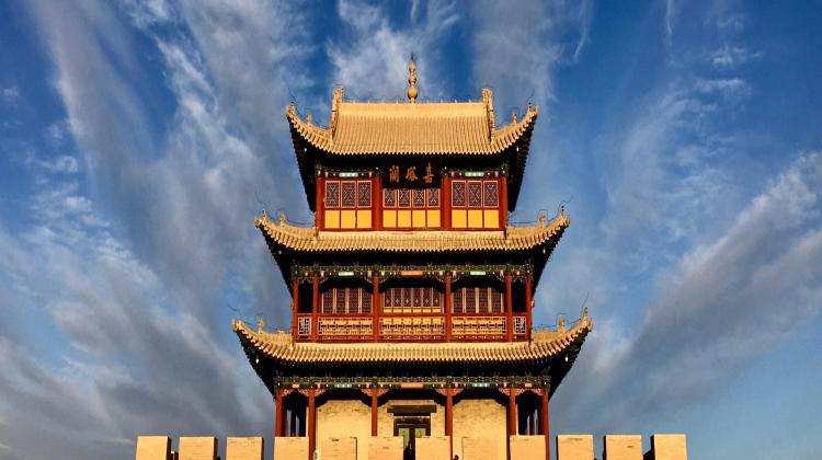 8-Day Northwest China Private Tour from Xining·Zhangye, Qinghai Lake, Danxia, Jiayuguan City Tower, Mingsha Mountain Moon Tooth Spring, Mati Temple Grottoes