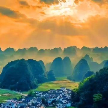 贵州贵阳+黄果树景区+兴义万峰林景区+马岭河峡谷景区+荔波小七孔景区+西江千户苗寨5日4晚跟团游