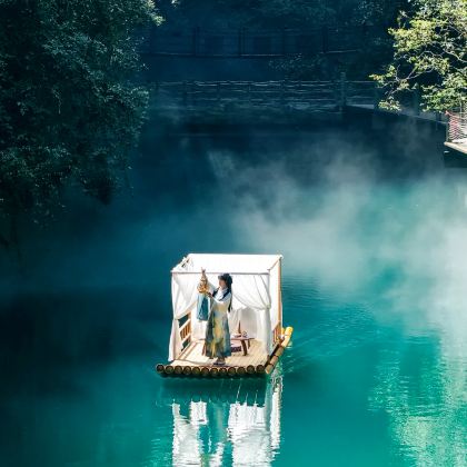 恩施市+恩施大峡谷+鹤峰屏山旅游景区4日3晚跟团游
