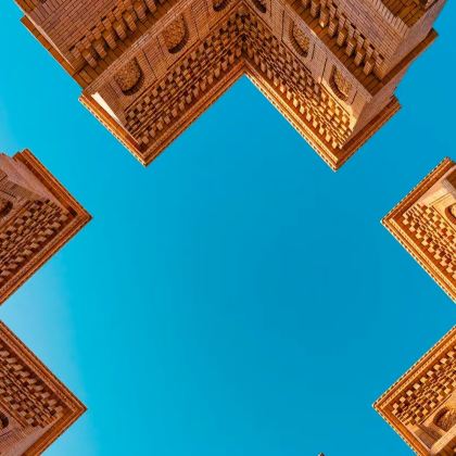 新疆乌鲁木齐+南疆+喀什市+库车8日7晚跟团游