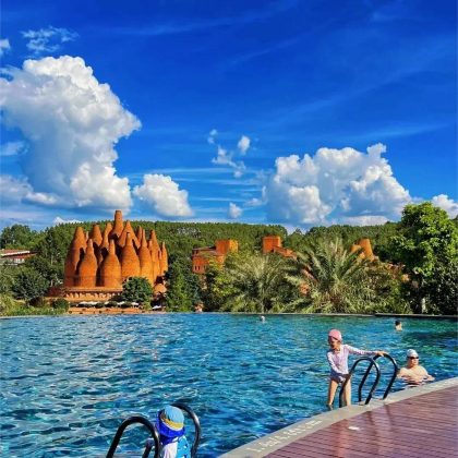 昆明+玉溪+建水+元阳+蒙自+弥勒+普者黑风景区7日6晚自由行