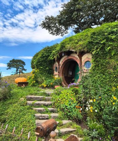 2D1N • New Zealand North Island + Waitomo Glowworm Caves + Hobbiton™ Movie Set Tours + Auckland City Highlights