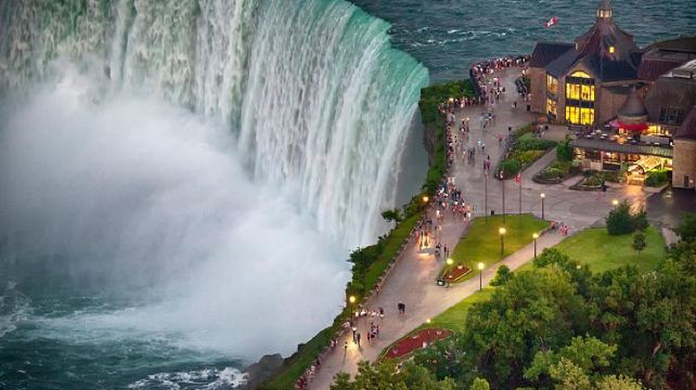 10-Day Premium Eastern Canada Tour·Nova Scotia, New Brunswick and Prince Edward Island | Free YYZ Pickup & Upgradeable Toronto Hotel