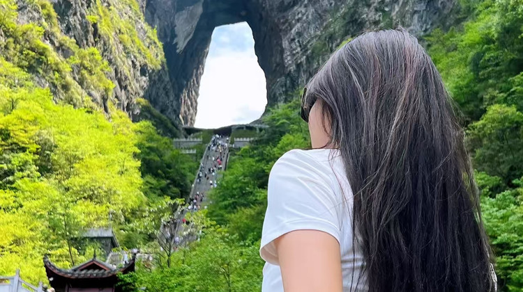 张家界+天门山+凤凰2日1晚跟团游·【纯玩0自费】双5A秘境·周末畅游 | 天门山全景·索道往返·凤凰古城夜未央VIP专车+明星导游玻璃栈道凌空行 | 沱江跳岩踏浪游宿凤凰古城·夜游沱江赏虹桥灯火