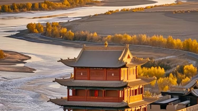 3-Day Dunhuang and Silk Road Wonders Private Tour· Mingsha Mountain And Crescent Spring, Mogao Caves and Yumen Pass