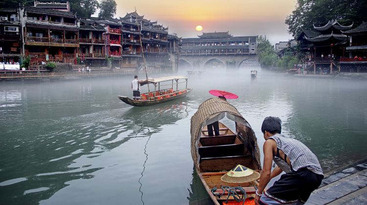 5D4N · Group Tours · Changsha + Zhangjiajie + Fenghuang County + Zhangjiajie Grand Canyon (Glass Bridge) + Furong Town + Fenghuang Ancient Town + Tianmen Mountain National Forest Park