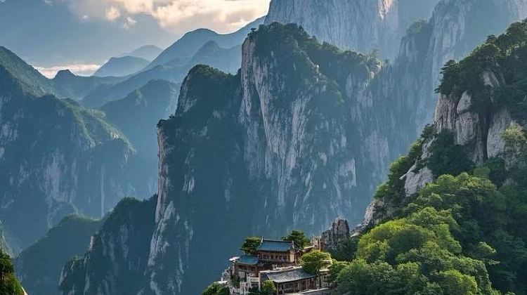 6D5N · Private Tours · Xi'an·Terracotta Warriors+Mount Hua·Local life and ICH cultural experience·5-star brand hotel downtown·Free Terracotta DIY and Hanfu makeup·Top guide private narration
