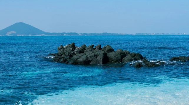 济州岛4日3晚跟团游·精品纯玩无购物小团+免签+赠流量卡+转换插座+24H接送机+15人封顶+甄选四钻酒店三晚连住+牛岛+城山日出峰+月汀里+M1971游艇+享受追逐海豚的乐趣+小羊肖恩农场