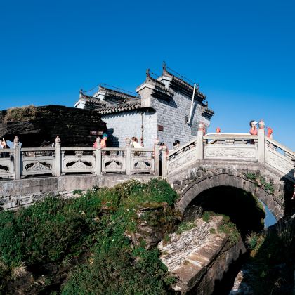 贵州贵阳+梵净山+黄果树景区+镇远古城+西江千户苗寨+荔波小七孔景区5日4晚跟团游