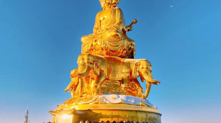 2-Day Explore Sichuan's two world dual-heritage treasures: full-day Mount Emei tour plus Leshan Giant Buddha visit, and stay at high-quality downtown hotels.