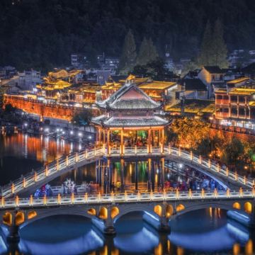 长沙+芙蓉镇+凤凰古城3日2晚私家团