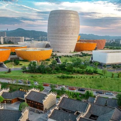 株洲+中国动力谷展示中心+株洲博物馆+炎帝陵+神农谷国家森林公园+醴陵陶瓷博物馆+醴陵瓷谷DIY陶吧3日2晚私家团