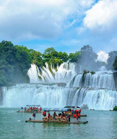 5D4N • Luxury Private Tour Along China-Vietnam Border: Including Detian Transnational Waterfall visit, Mingshi Bamboo Rafting and White-headed Langur watching.