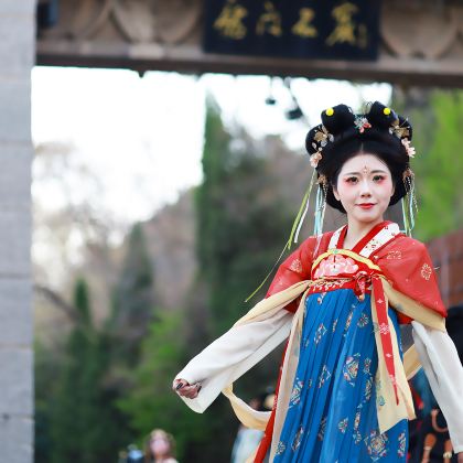 郑州+洛阳+少林寺+老君山景区+龙门石窟+白马寺+洛阳博物馆4日3晚跟团游