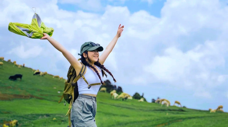 古北水镇+木兰围场+乌兰布统3日2晚私家团·『北方小乌镇遇见草原』越野车穿越白桦林河流草原「那达慕民俗体验·马术·射箭·牧民人家·蒙服拍照」鄂温克驯鹿部落&长城脚下童话小镇「古北水镇」星空篝火晚会+非遗打树花